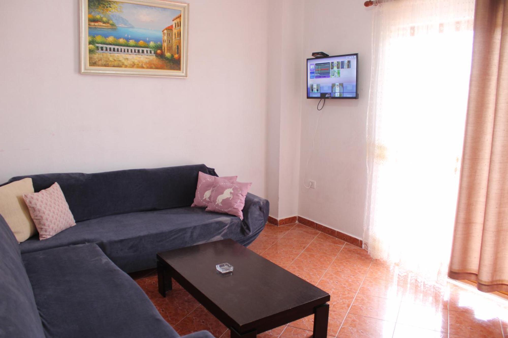 Crew Hostel Tirana Eksteriør billede