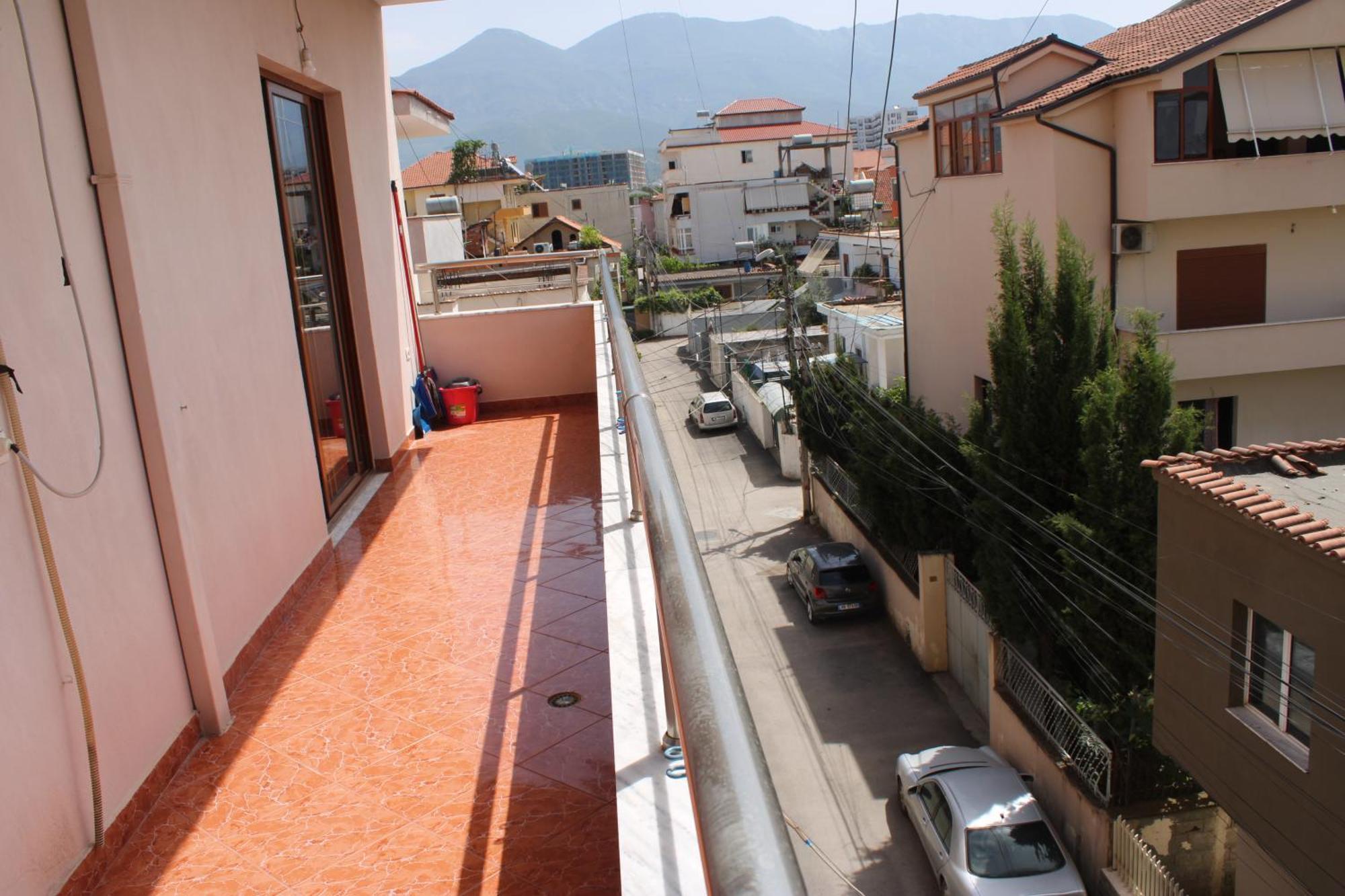 Crew Hostel Tirana Eksteriør billede