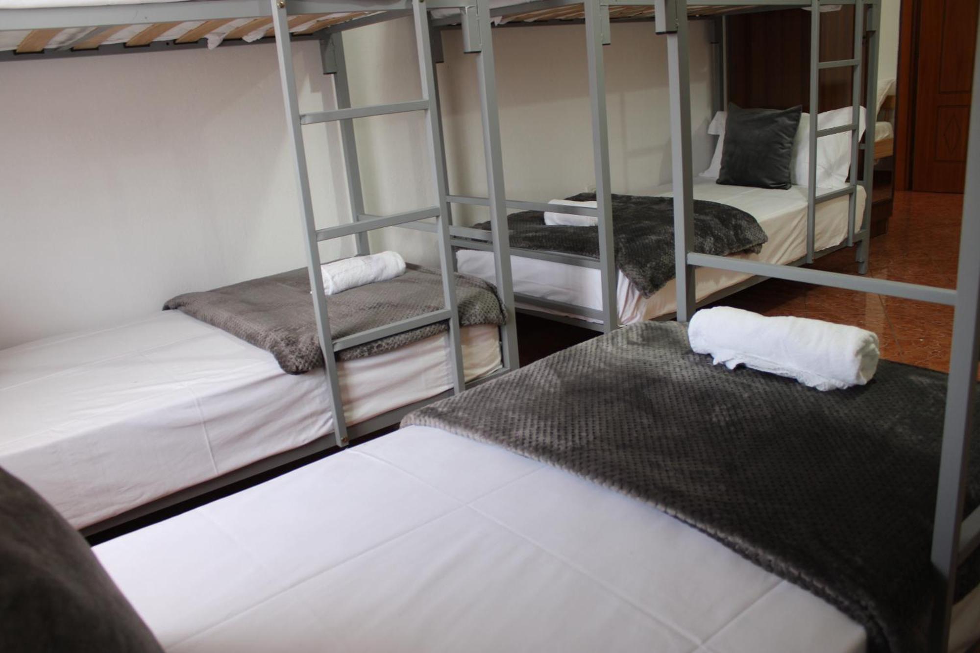 Crew Hostel Tirana Eksteriør billede