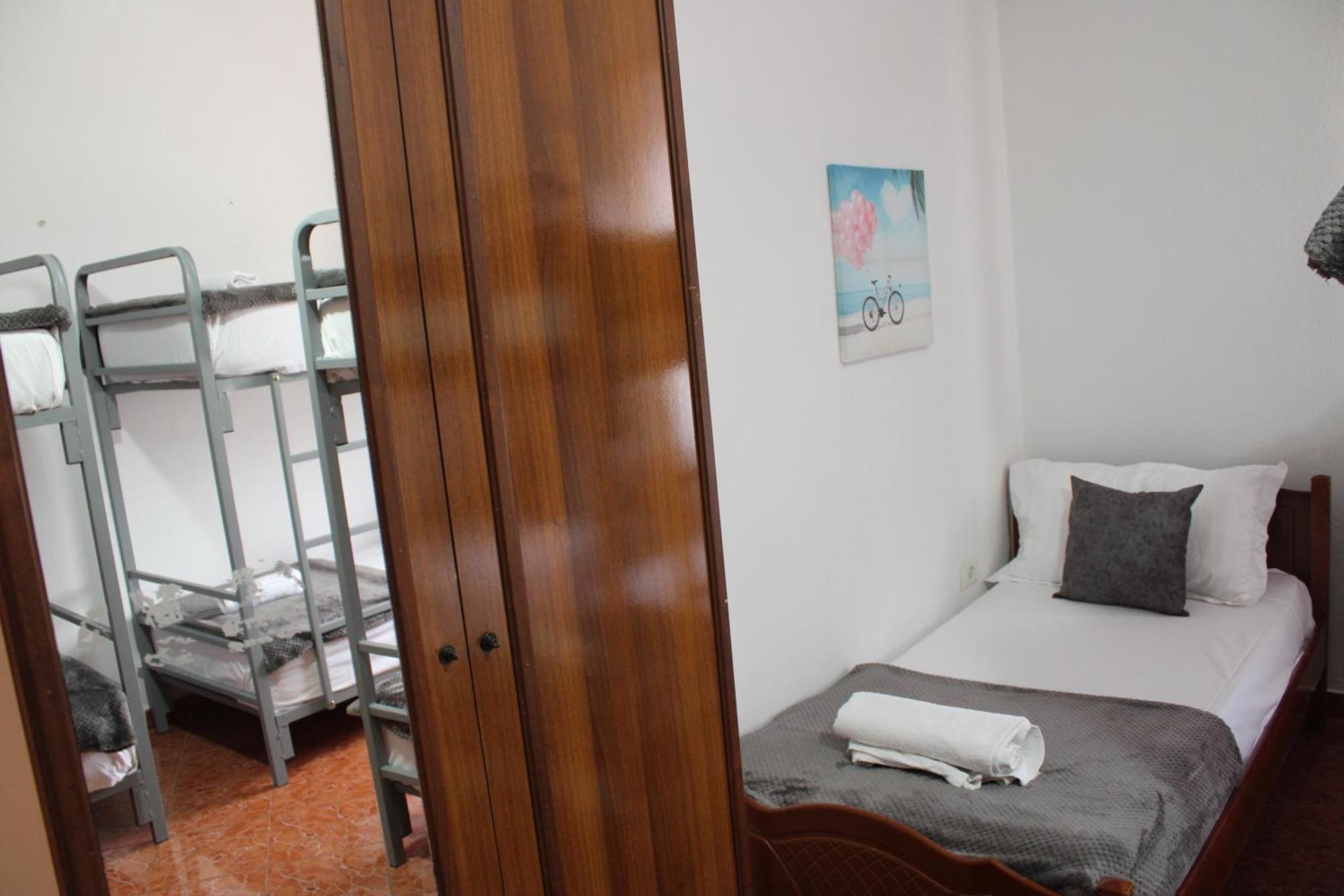 Crew Hostel Tirana Eksteriør billede