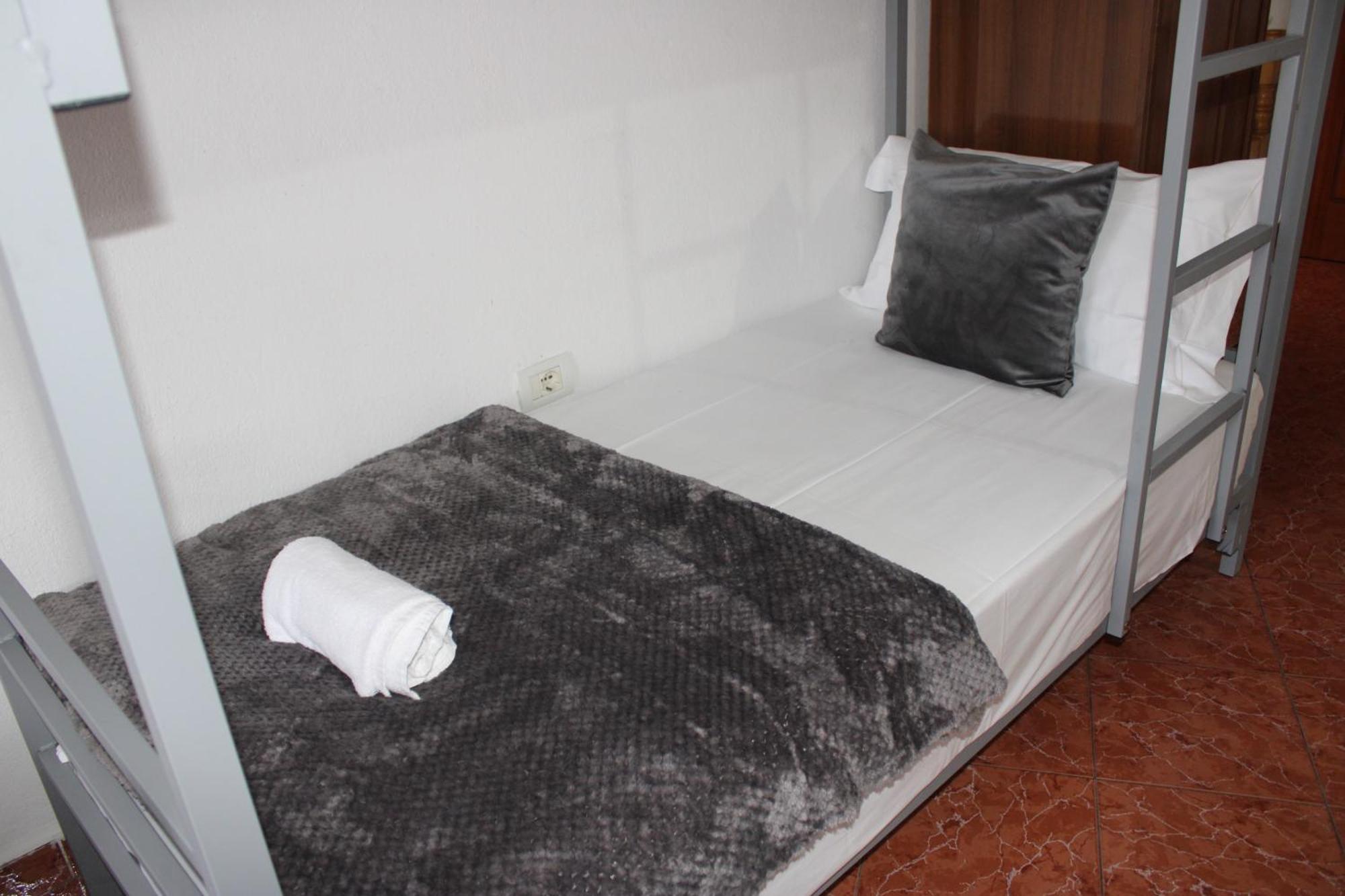 Crew Hostel Tirana Eksteriør billede