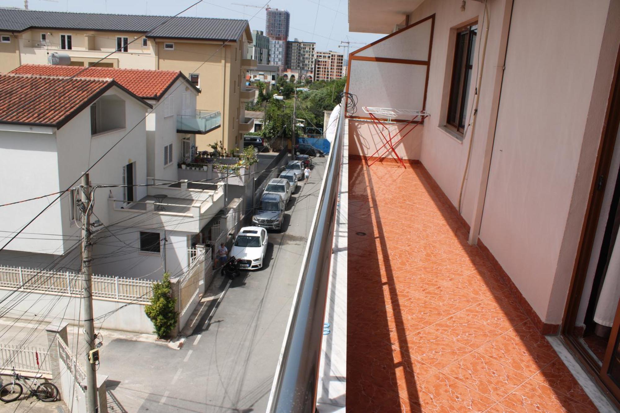 Crew Hostel Tirana Eksteriør billede