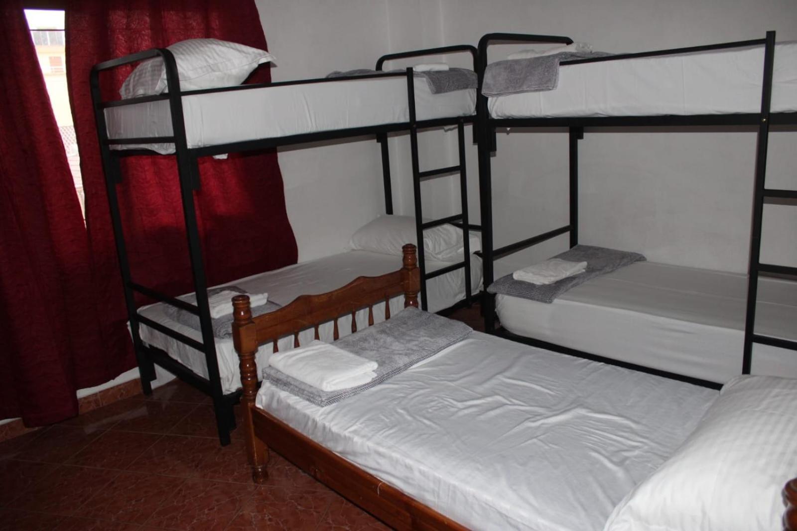 Crew Hostel Tirana Eksteriør billede