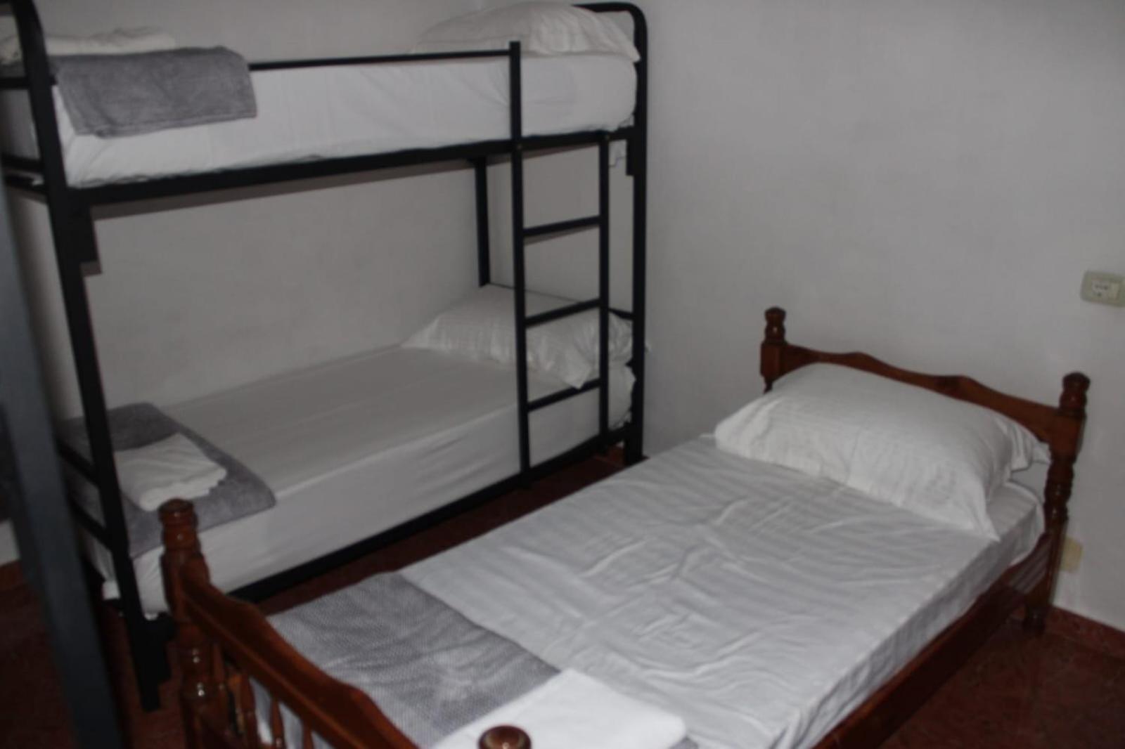 Crew Hostel Tirana Eksteriør billede