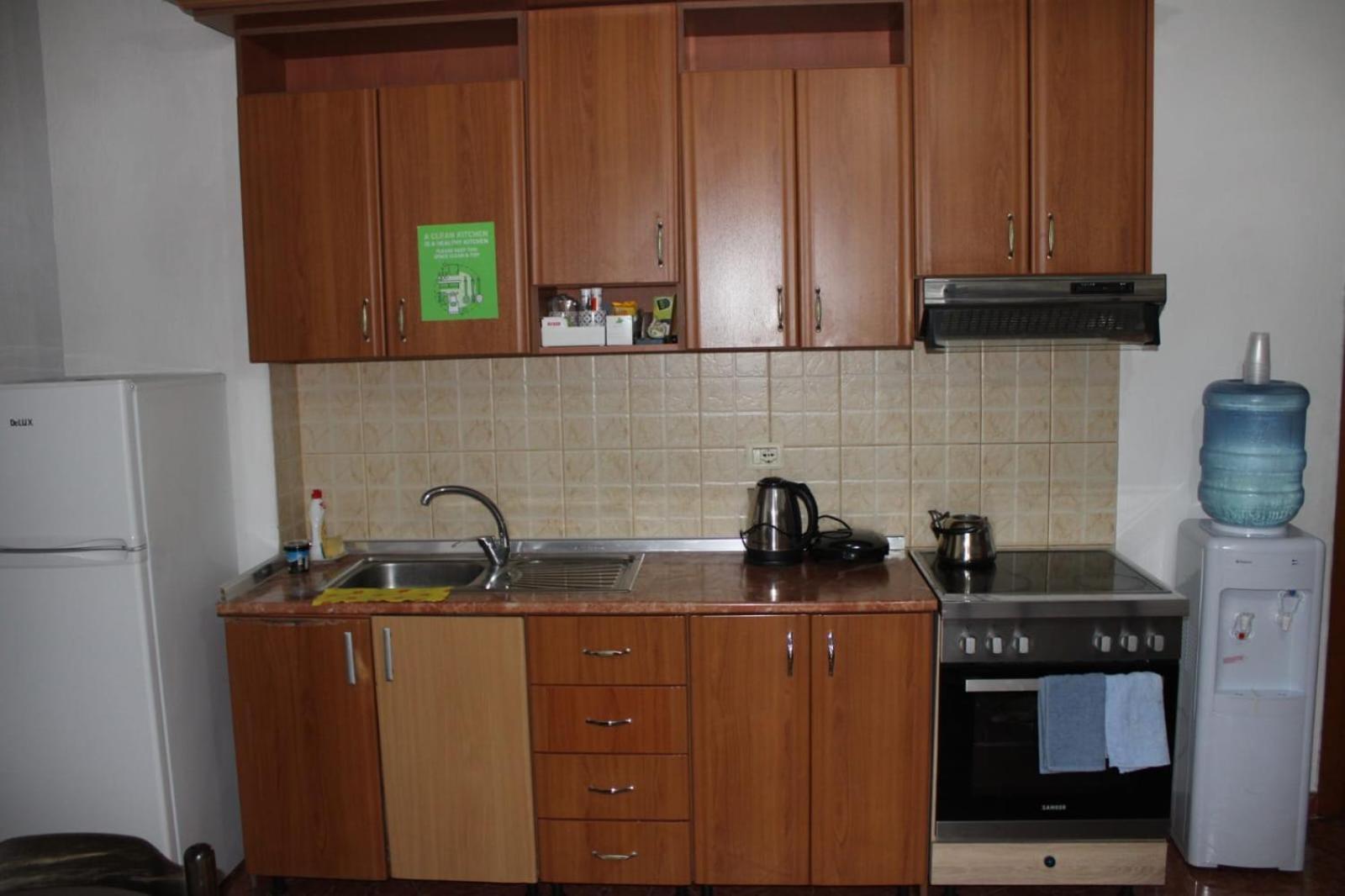 Crew Hostel Tirana Eksteriør billede