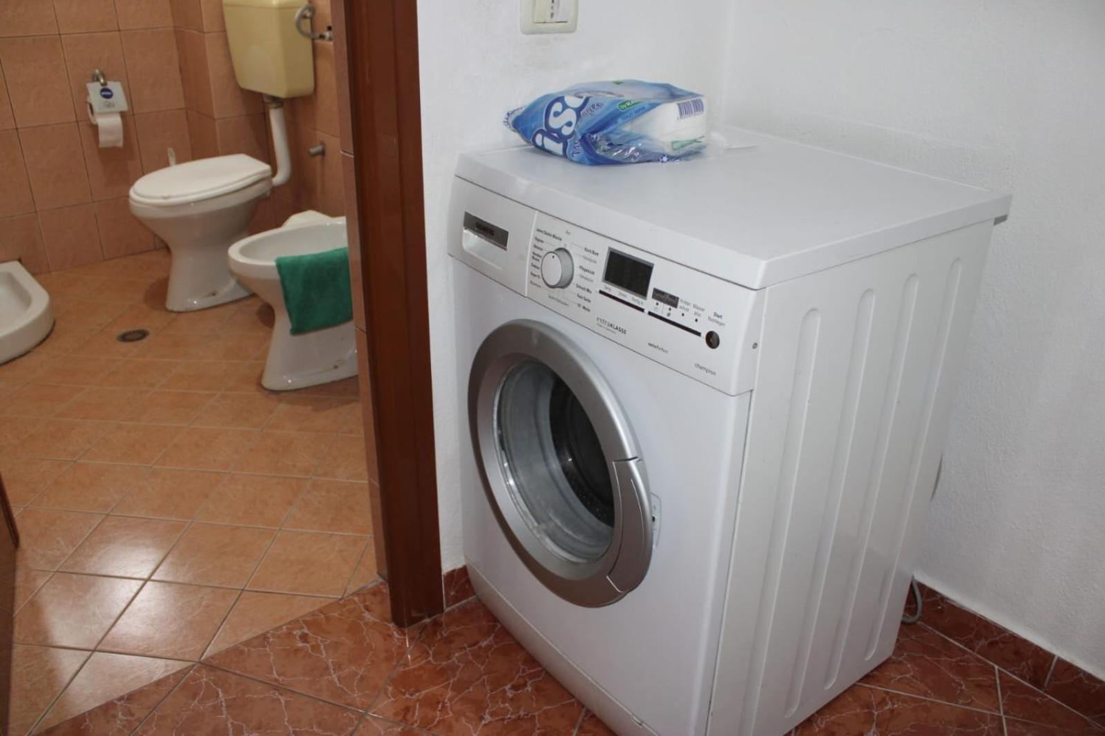 Crew Hostel Tirana Eksteriør billede